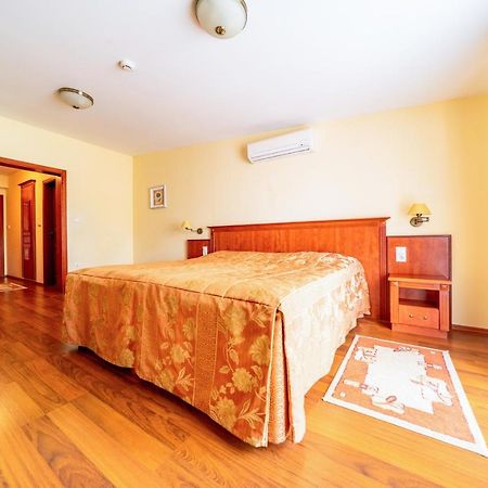 Pannon Hotel Bejelentkezes 20 Oraig, Check-In Until 20 O'Clock, Einchecken Bis 20 Uhr โมแฮชส์ ภายนอก รูปภาพ