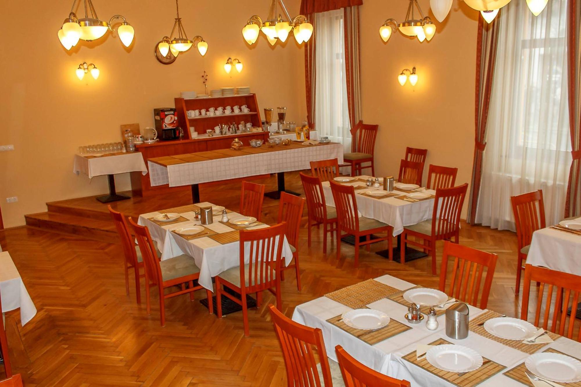 Pannon Hotel Bejelentkezes 20 Oraig, Check-In Until 20 O'Clock, Einchecken Bis 20 Uhr โมแฮชส์ ภายนอก รูปภาพ