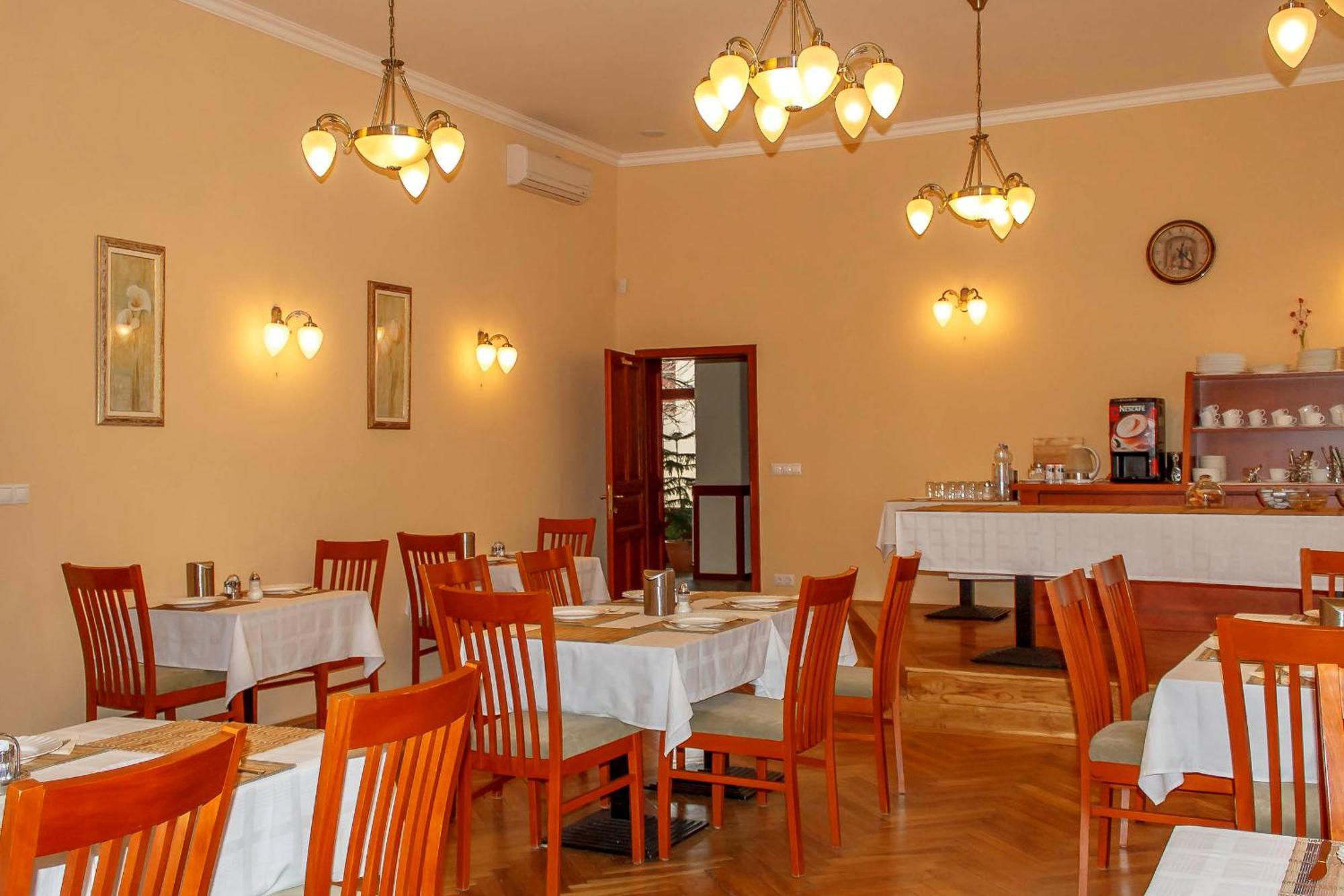 Pannon Hotel Bejelentkezes 20 Oraig, Check-In Until 20 O'Clock, Einchecken Bis 20 Uhr โมแฮชส์ ภายนอก รูปภาพ