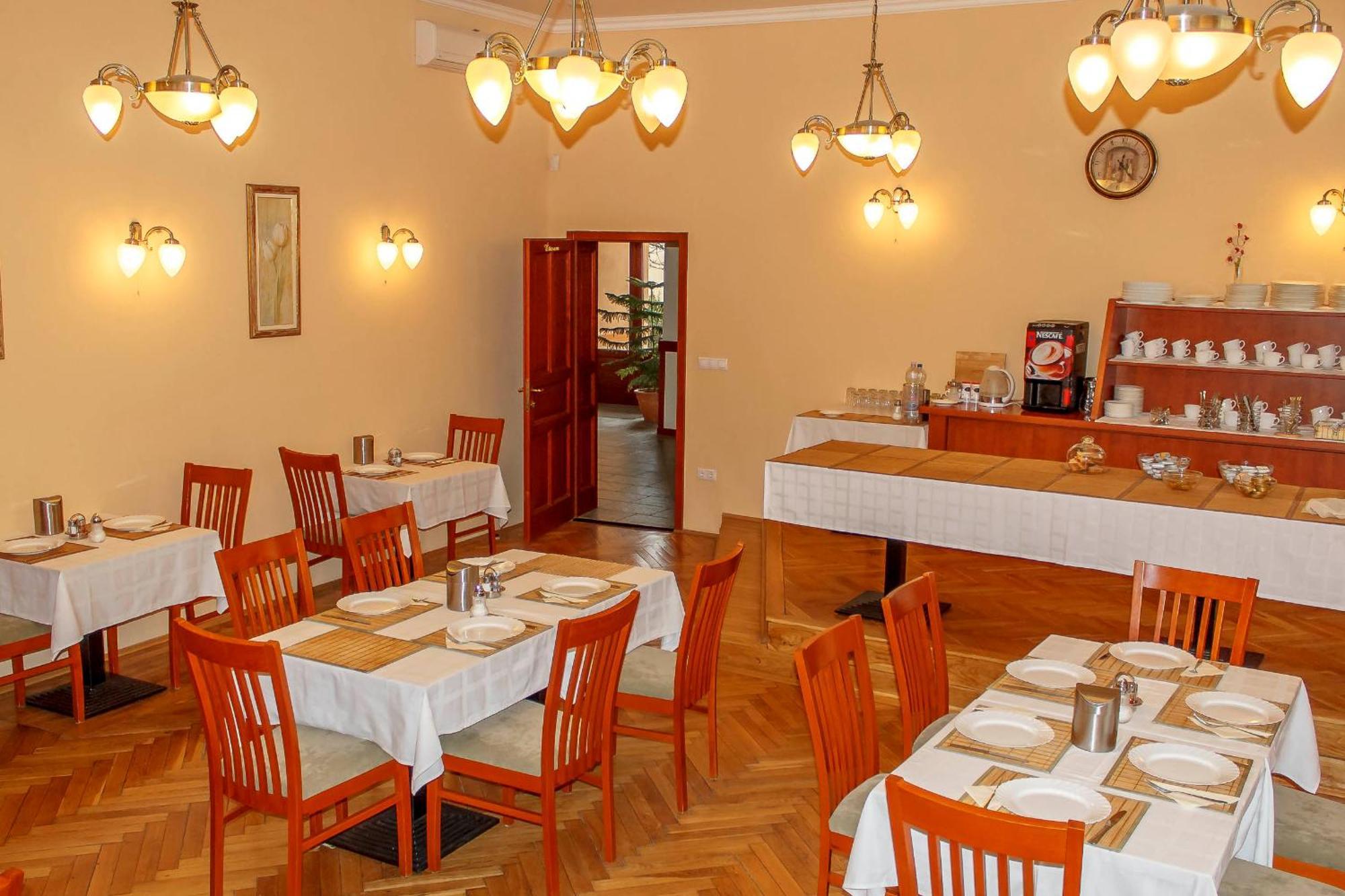 Pannon Hotel Bejelentkezes 20 Oraig, Check-In Until 20 O'Clock, Einchecken Bis 20 Uhr โมแฮชส์ ภายนอก รูปภาพ