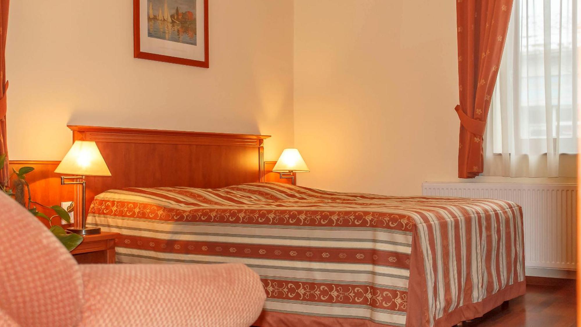 Pannon Hotel Bejelentkezes 20 Oraig, Check-In Until 20 O'Clock, Einchecken Bis 20 Uhr โมแฮชส์ ภายนอก รูปภาพ