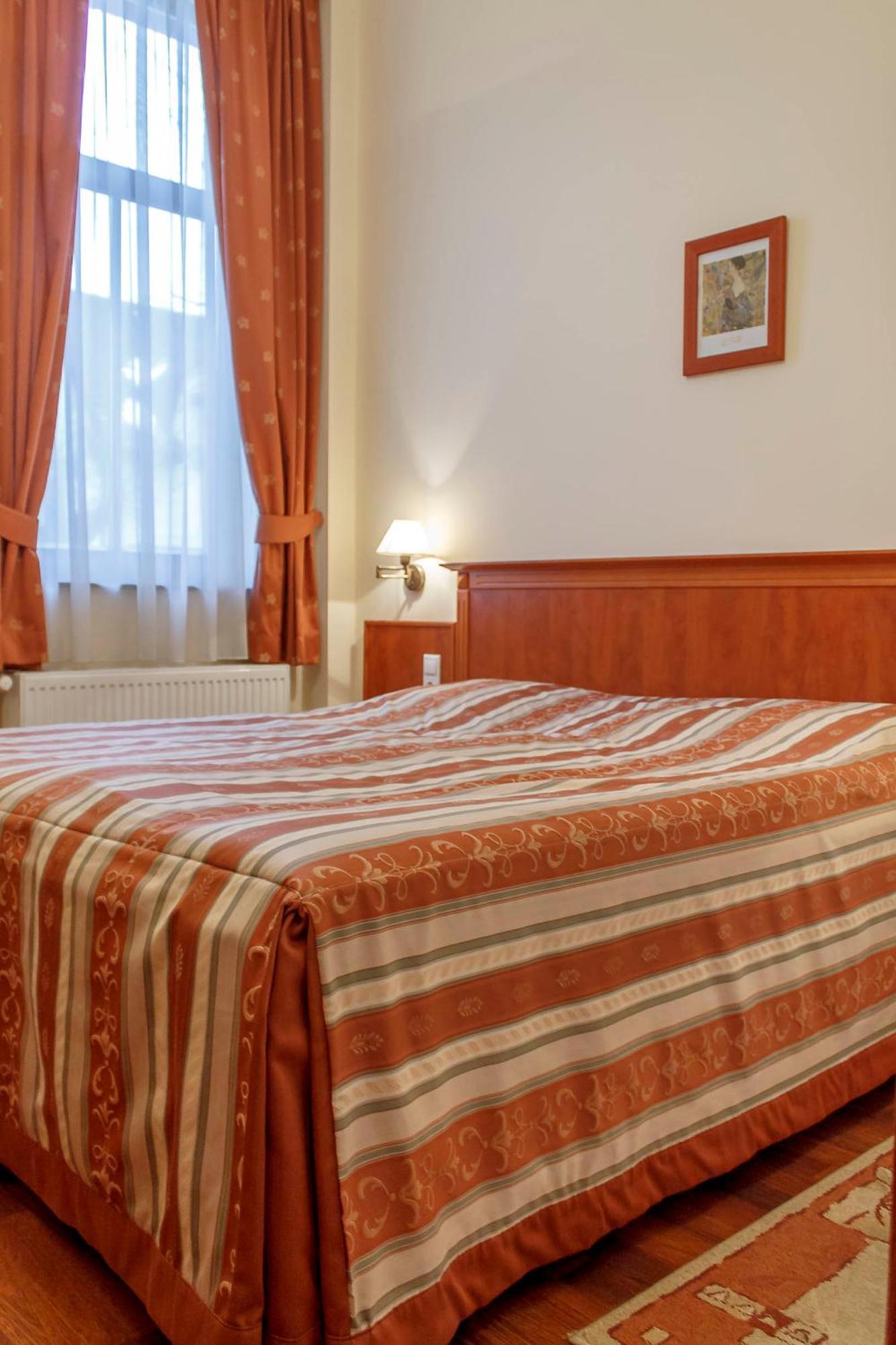 Pannon Hotel Bejelentkezes 20 Oraig, Check-In Until 20 O'Clock, Einchecken Bis 20 Uhr โมแฮชส์ ภายนอก รูปภาพ