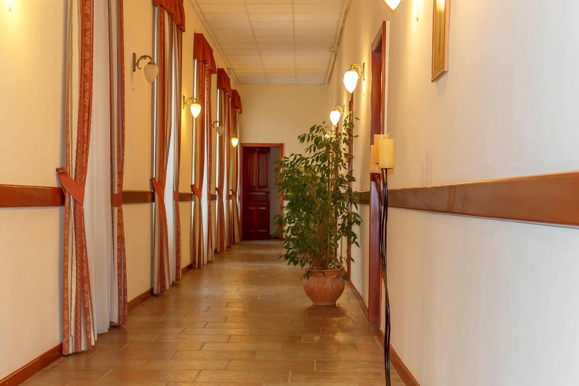 Pannon Hotel Bejelentkezes 20 Oraig, Check-In Until 20 O'Clock, Einchecken Bis 20 Uhr โมแฮชส์ ภายนอก รูปภาพ
