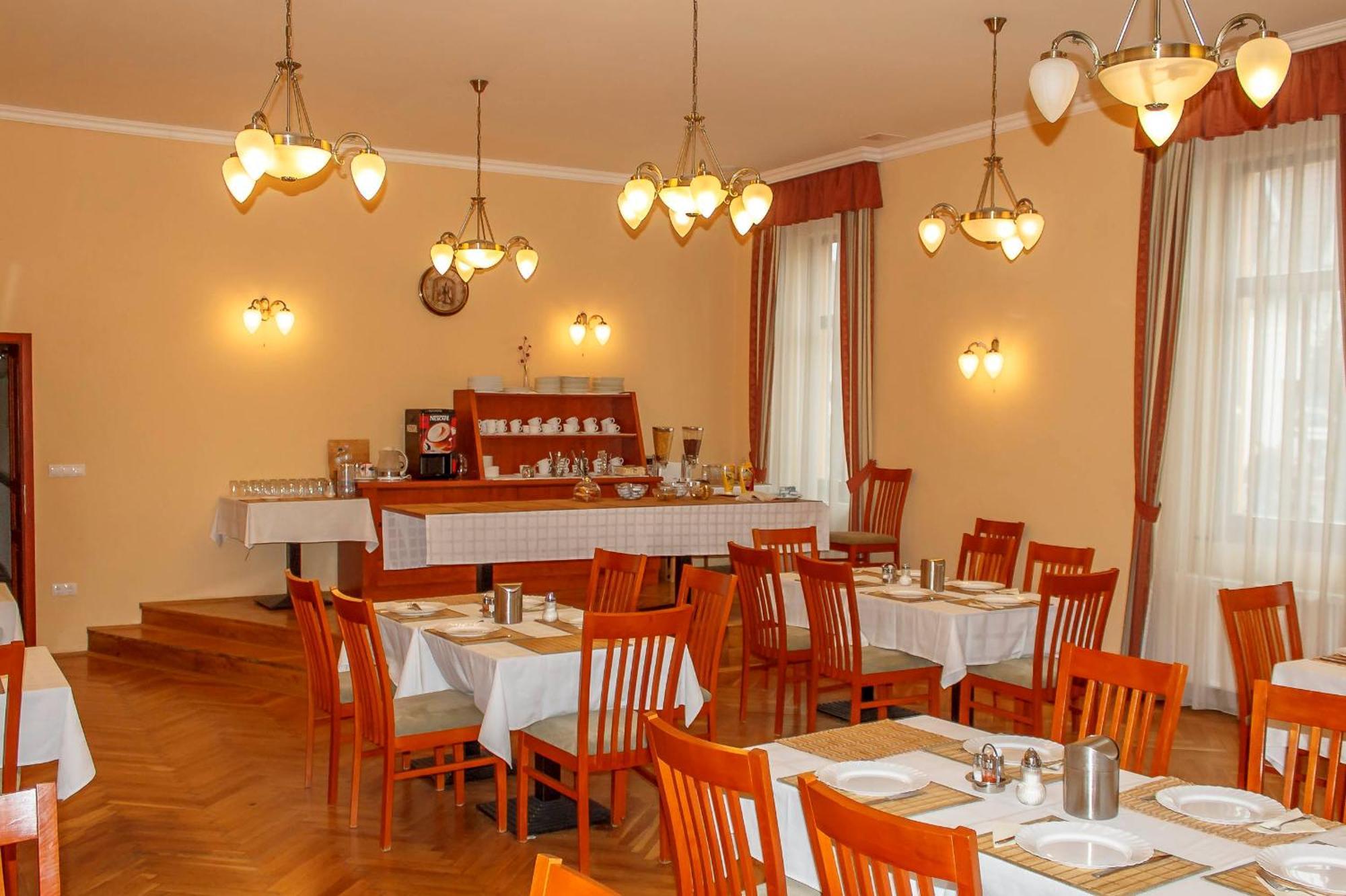 Pannon Hotel Bejelentkezes 20 Oraig, Check-In Until 20 O'Clock, Einchecken Bis 20 Uhr โมแฮชส์ ภายนอก รูปภาพ