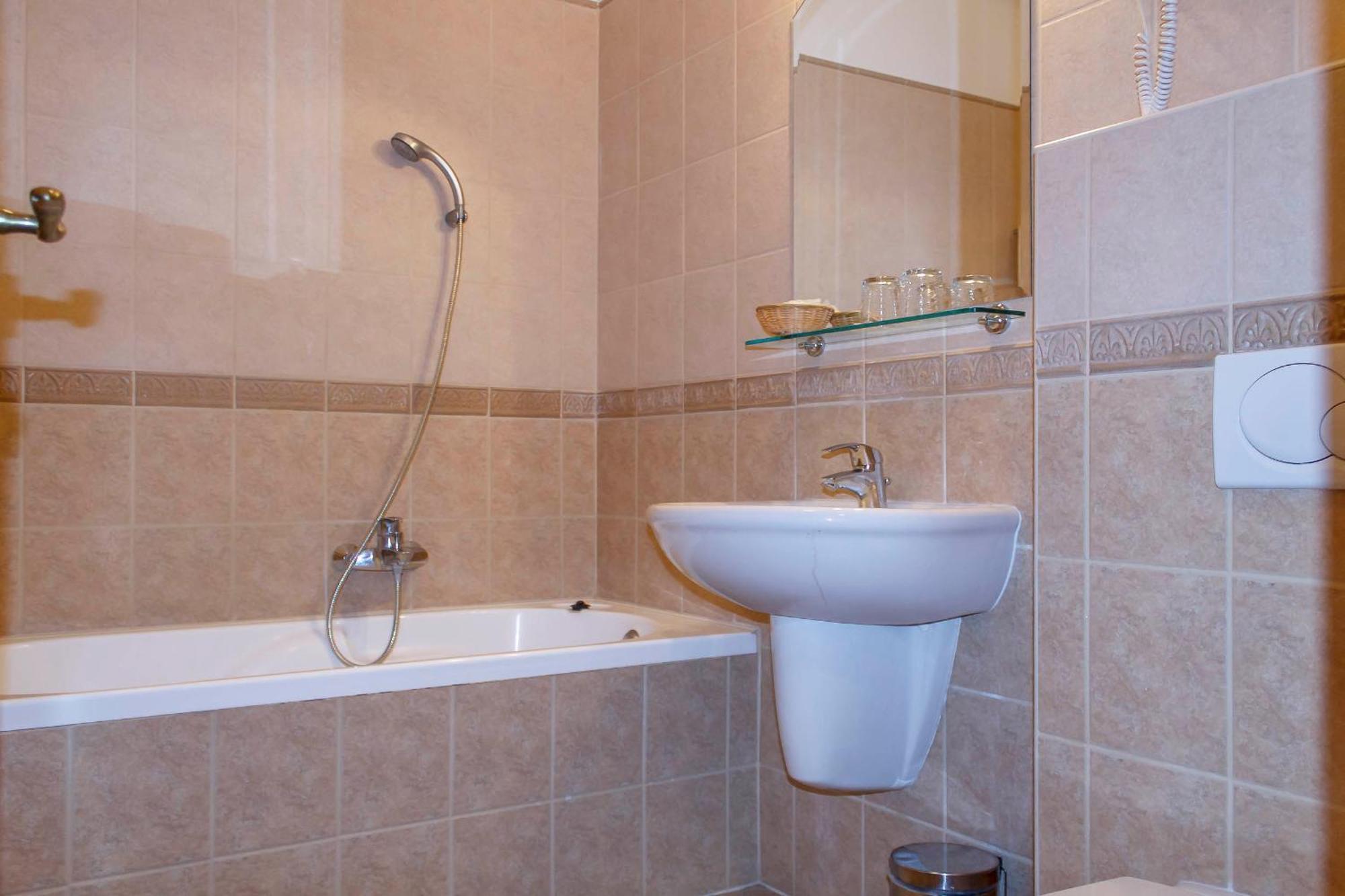 Pannon Hotel Bejelentkezes 20 Oraig, Check-In Until 20 O'Clock, Einchecken Bis 20 Uhr โมแฮชส์ ภายนอก รูปภาพ