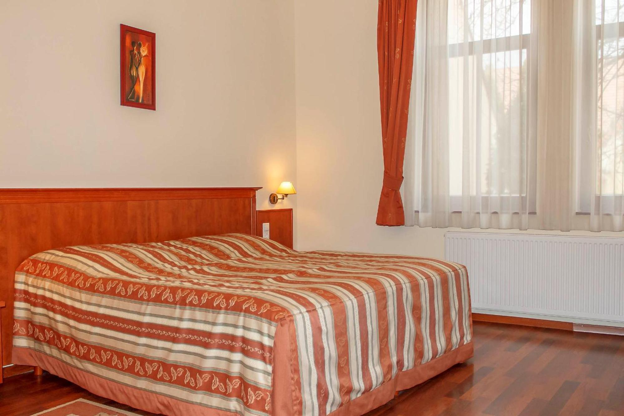 Pannon Hotel Bejelentkezes 20 Oraig, Check-In Until 20 O'Clock, Einchecken Bis 20 Uhr โมแฮชส์ ภายนอก รูปภาพ