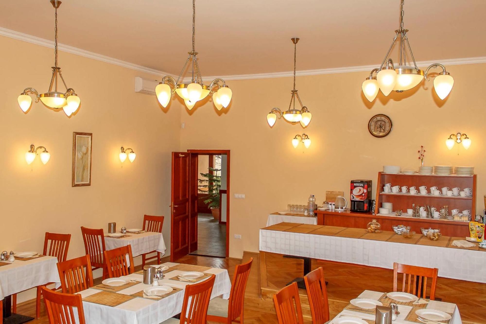 Pannon Hotel Bejelentkezes 20 Oraig, Check-In Until 20 O'Clock, Einchecken Bis 20 Uhr โมแฮชส์ ภายนอก รูปภาพ