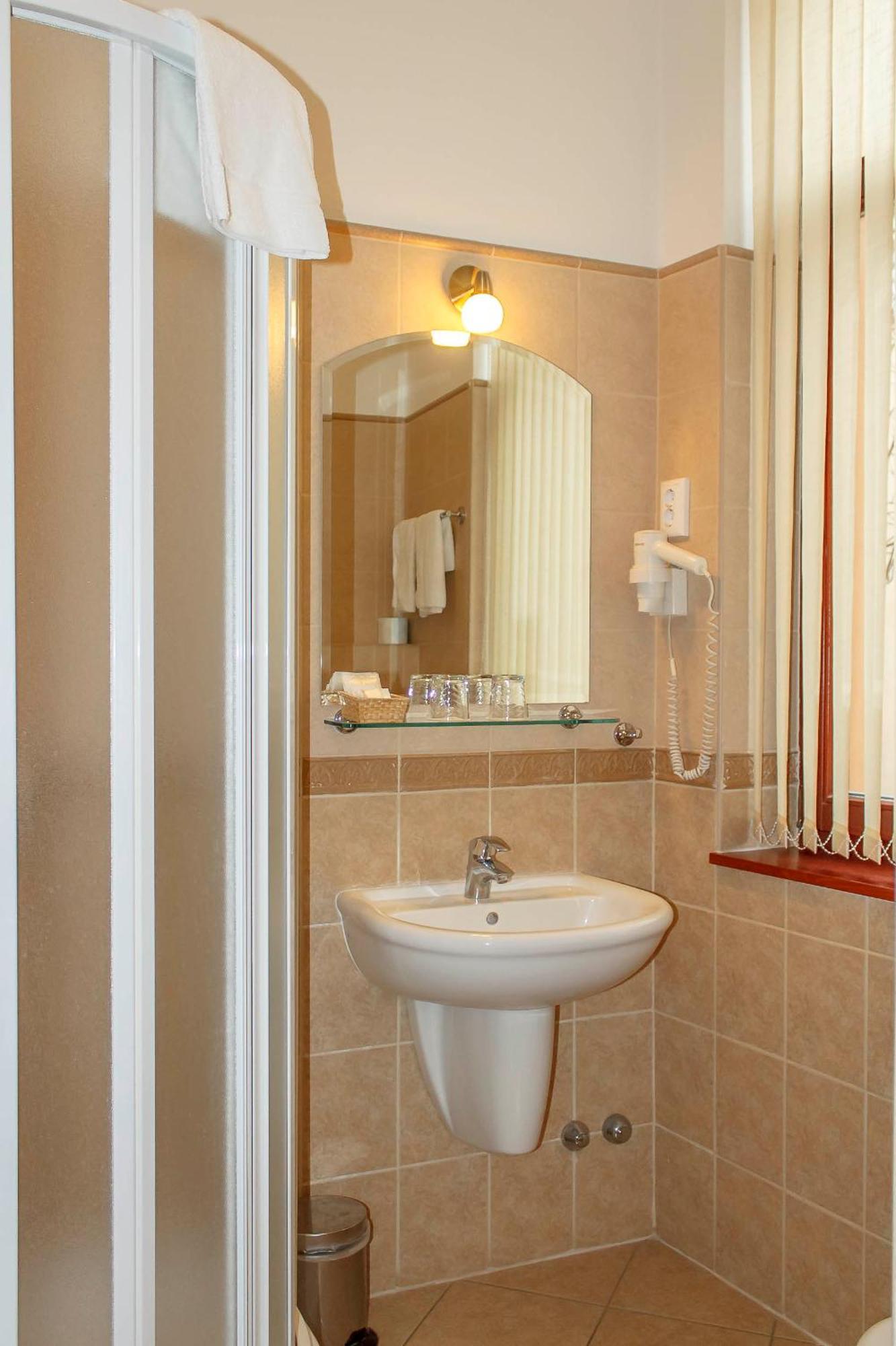 Pannon Hotel Bejelentkezes 20 Oraig, Check-In Until 20 O'Clock, Einchecken Bis 20 Uhr โมแฮชส์ ภายนอก รูปภาพ