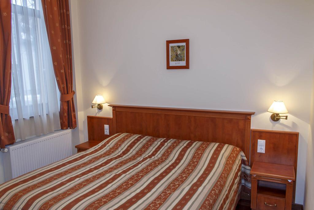 Pannon Hotel Bejelentkezes 20 Oraig, Check-In Until 20 O'Clock, Einchecken Bis 20 Uhr โมแฮชส์ ภายนอก รูปภาพ