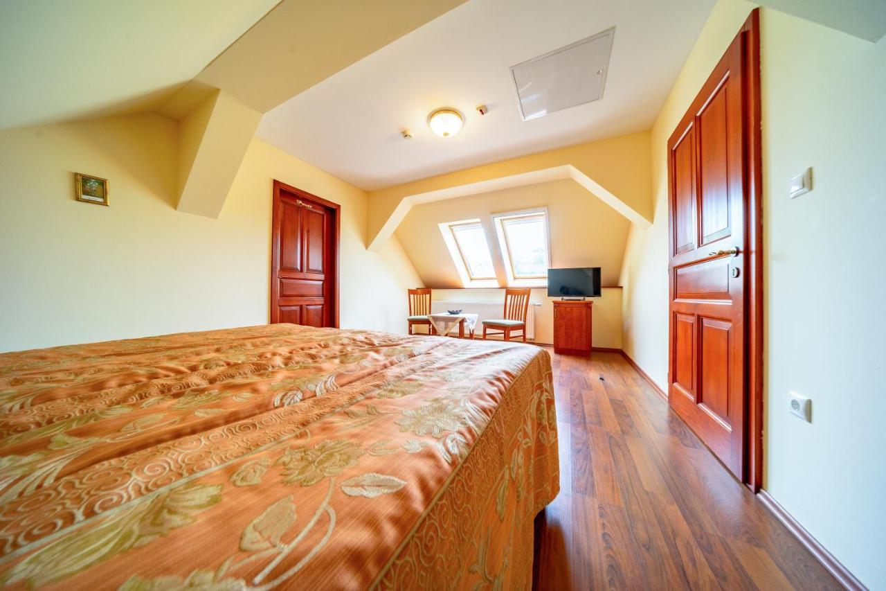 Pannon Hotel Bejelentkezes 20 Oraig, Check-In Until 20 O'Clock, Einchecken Bis 20 Uhr โมแฮชส์ ภายนอก รูปภาพ