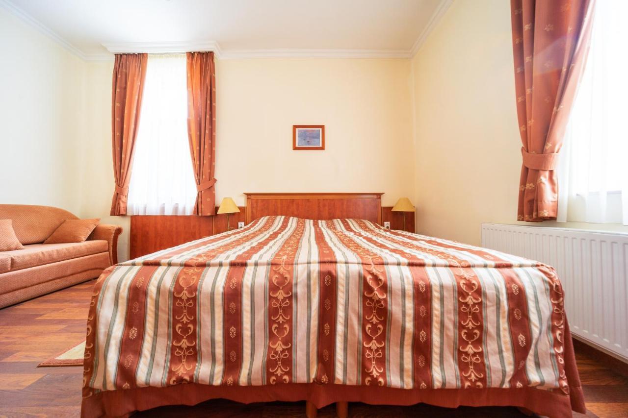 Pannon Hotel Bejelentkezes 20 Oraig, Check-In Until 20 O'Clock, Einchecken Bis 20 Uhr โมแฮชส์ ภายนอก รูปภาพ