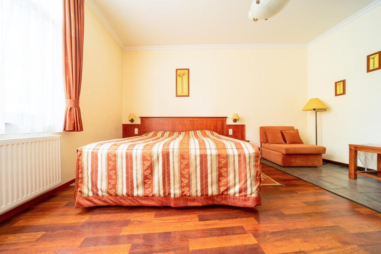 Pannon Hotel Bejelentkezes 20 Oraig, Check-In Until 20 O'Clock, Einchecken Bis 20 Uhr โมแฮชส์ ภายนอก รูปภาพ