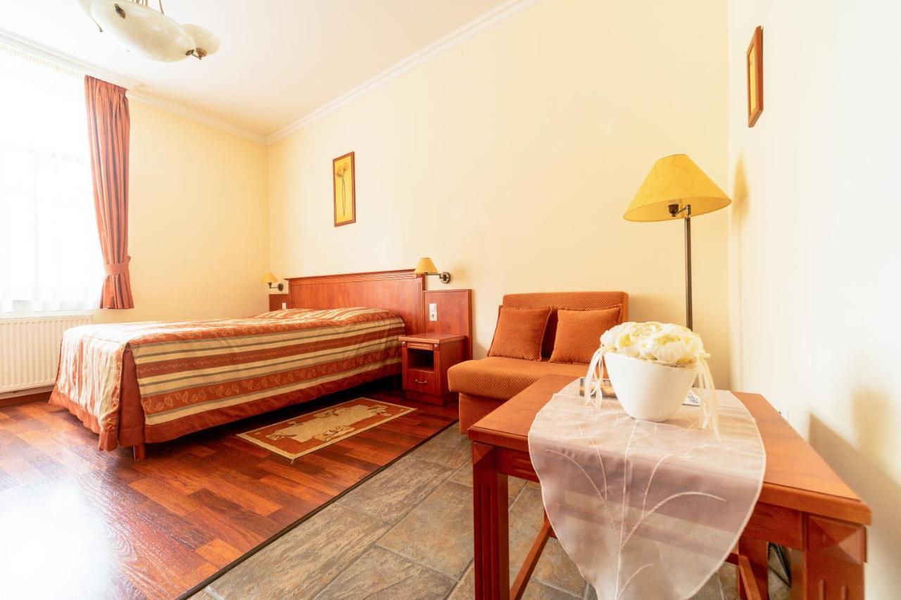 Pannon Hotel Bejelentkezes 20 Oraig, Check-In Until 20 O'Clock, Einchecken Bis 20 Uhr โมแฮชส์ ภายนอก รูปภาพ