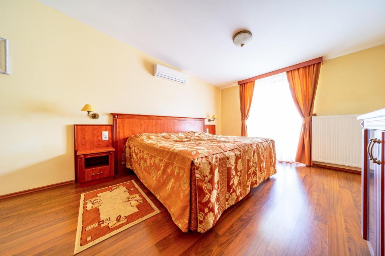 Pannon Hotel Bejelentkezes 20 Oraig, Check-In Until 20 O'Clock, Einchecken Bis 20 Uhr โมแฮชส์ ภายนอก รูปภาพ