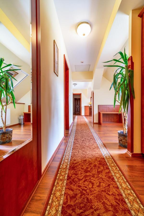 Pannon Hotel Bejelentkezes 20 Oraig, Check-In Until 20 O'Clock, Einchecken Bis 20 Uhr โมแฮชส์ ภายนอก รูปภาพ