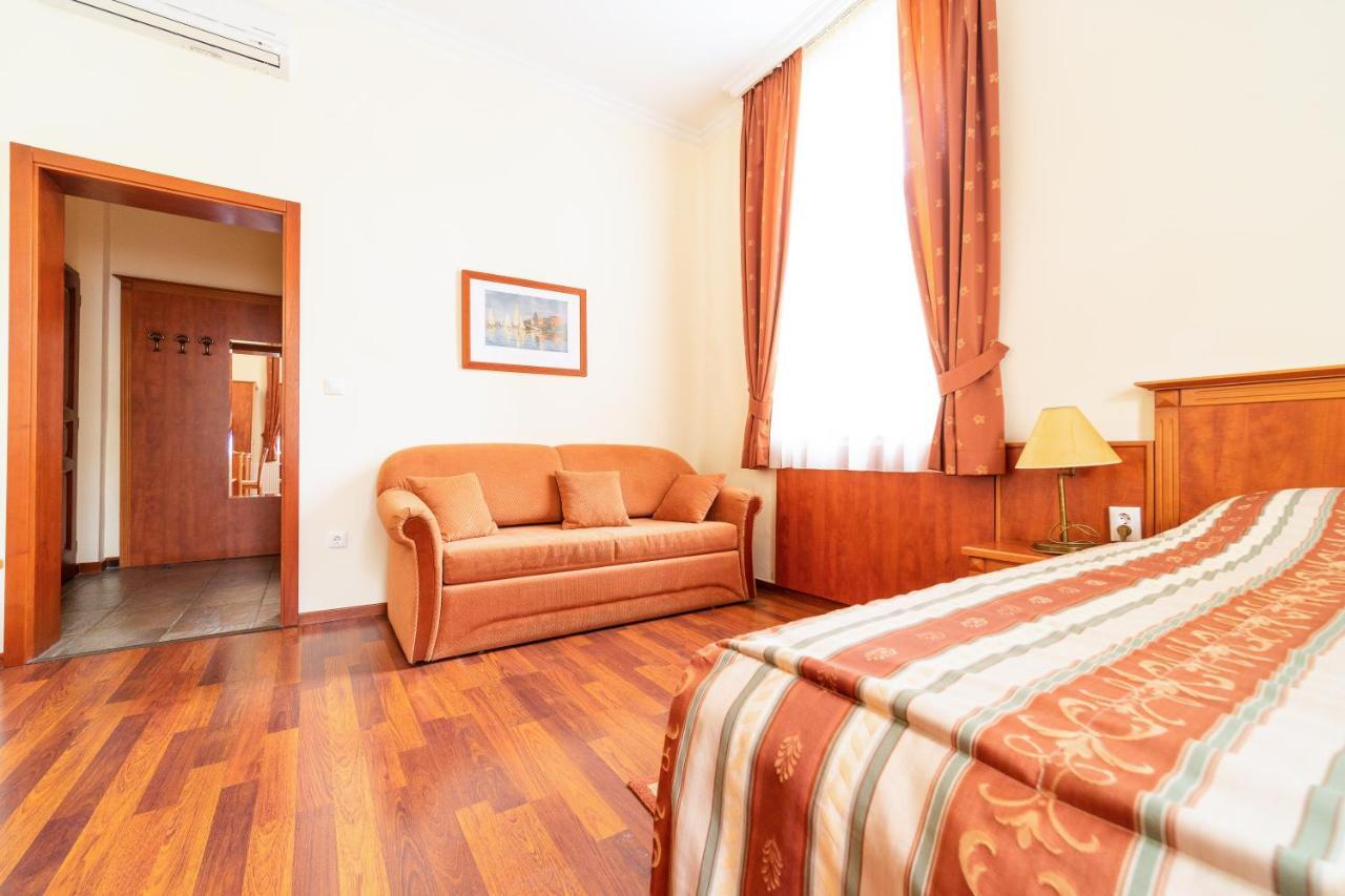 Pannon Hotel Bejelentkezes 20 Oraig, Check-In Until 20 O'Clock, Einchecken Bis 20 Uhr โมแฮชส์ ภายนอก รูปภาพ