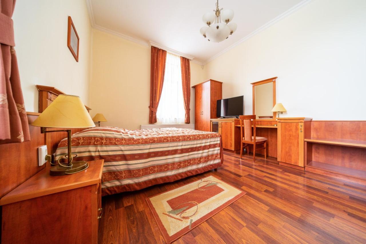 Pannon Hotel Bejelentkezes 20 Oraig, Check-In Until 20 O'Clock, Einchecken Bis 20 Uhr โมแฮชส์ ภายนอก รูปภาพ