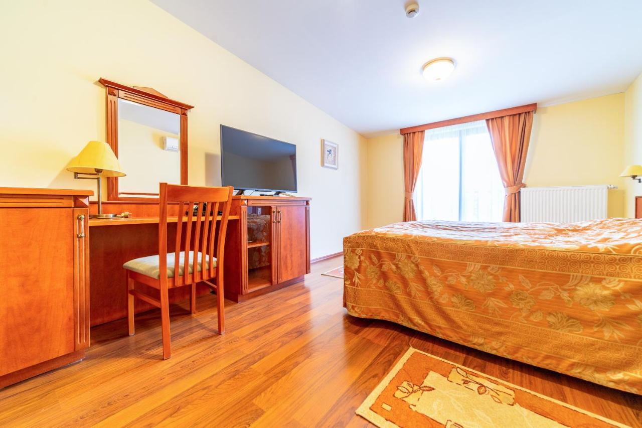 Pannon Hotel Bejelentkezes 20 Oraig, Check-In Until 20 O'Clock, Einchecken Bis 20 Uhr โมแฮชส์ ภายนอก รูปภาพ