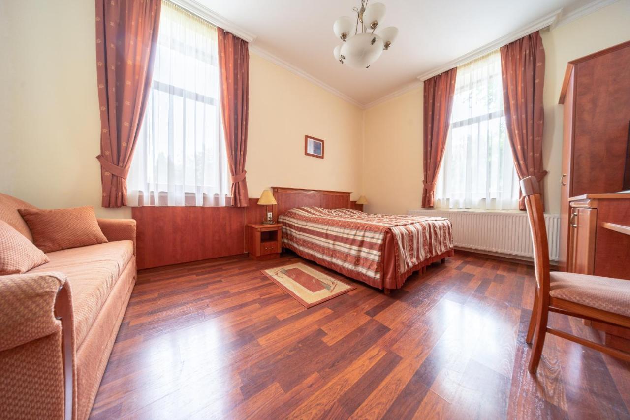 Pannon Hotel Bejelentkezes 20 Oraig, Check-In Until 20 O'Clock, Einchecken Bis 20 Uhr โมแฮชส์ ภายนอก รูปภาพ