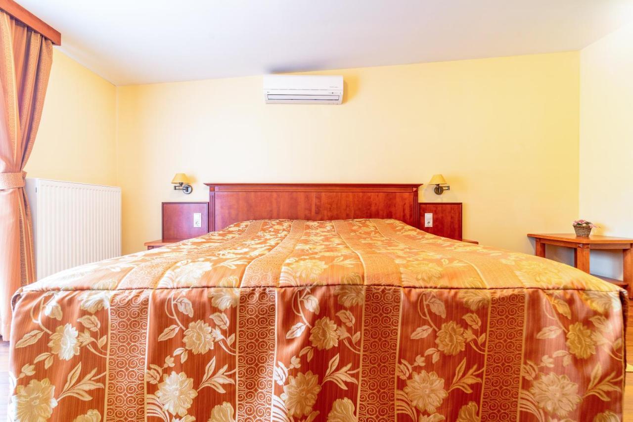 Pannon Hotel Bejelentkezes 20 Oraig, Check-In Until 20 O'Clock, Einchecken Bis 20 Uhr โมแฮชส์ ภายนอก รูปภาพ