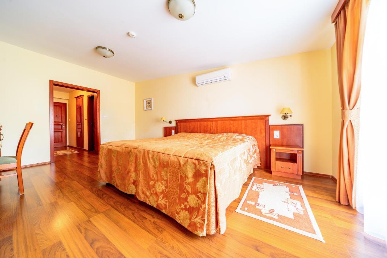 Pannon Hotel Bejelentkezes 20 Oraig, Check-In Until 20 O'Clock, Einchecken Bis 20 Uhr โมแฮชส์ ภายนอก รูปภาพ
