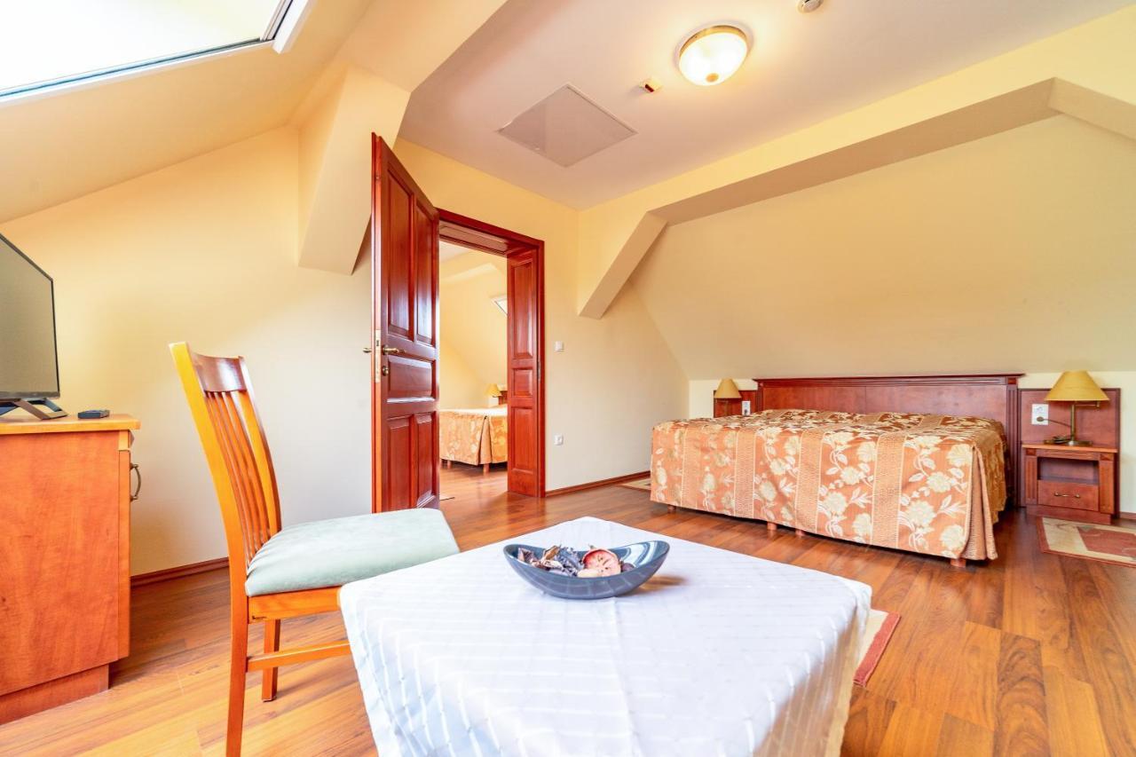 Pannon Hotel Bejelentkezes 20 Oraig, Check-In Until 20 O'Clock, Einchecken Bis 20 Uhr โมแฮชส์ ภายนอก รูปภาพ